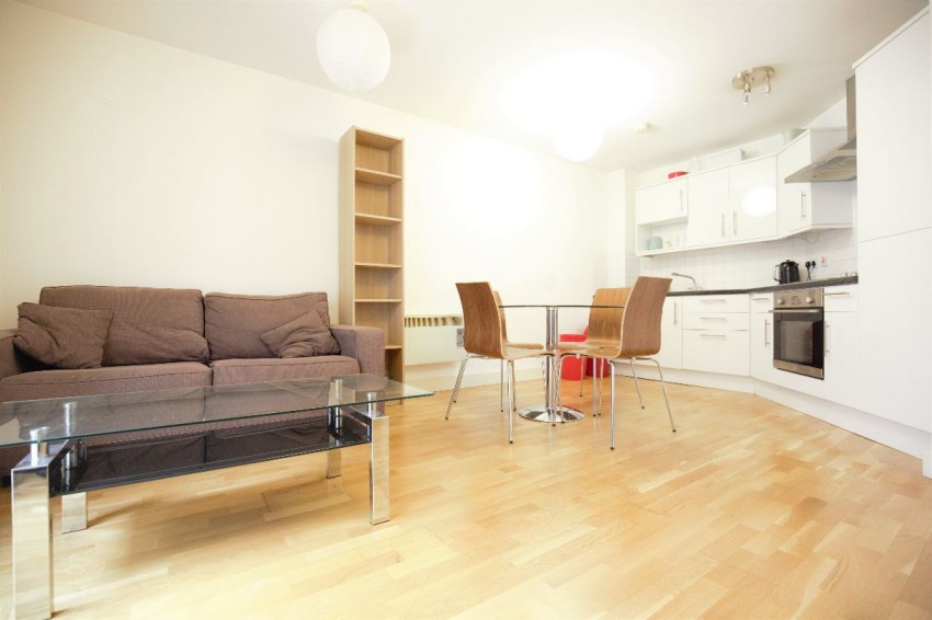 Images for Bellevue Court a, High Road, London EAID:1234 BID:1234