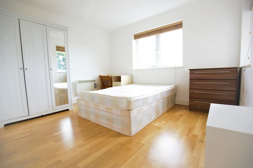 Images for Bellevue Court a, High Road, London EAID:1234 BID:1234