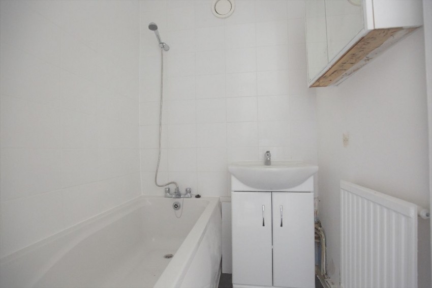Images for Bellevue Court a, High Road, London EAID:1234 BID:1234