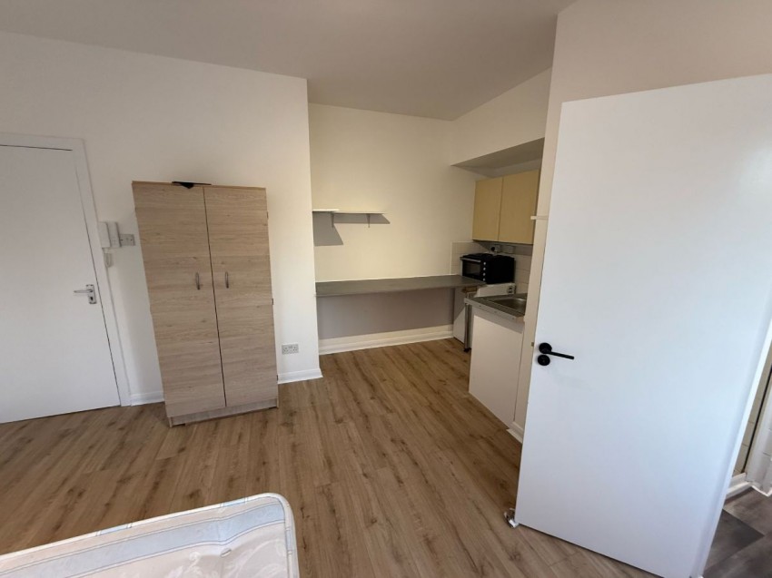Images for Flat ,  Colney Hatch Lane, London EAID:1234 BID:1234