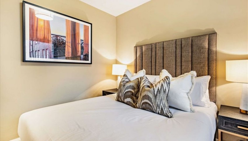 Images for Fulham Road, London EAID:1234 BID:1234