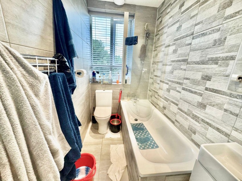 Images for Mottingham Road, London EAID:1234 BID:1234