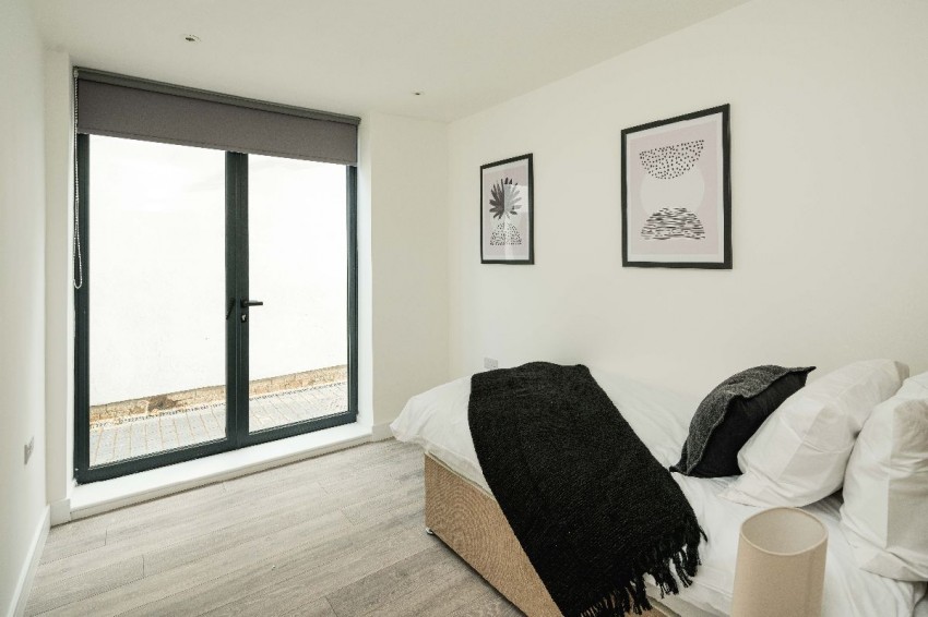 Images for Cuckoo Hall Lane, London EAID:1234 BID:1234