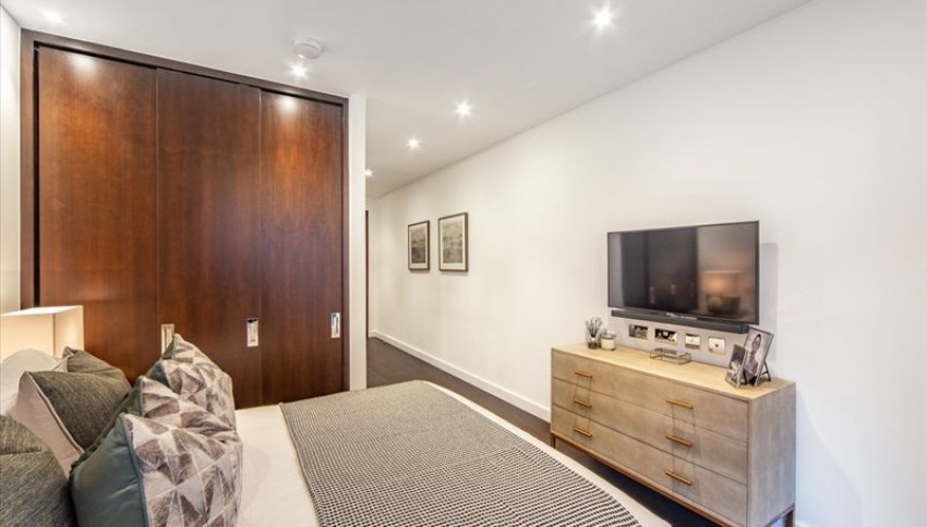 Images for Thornes House,  Charles Clowes Walk, London EAID:1234 BID:1234