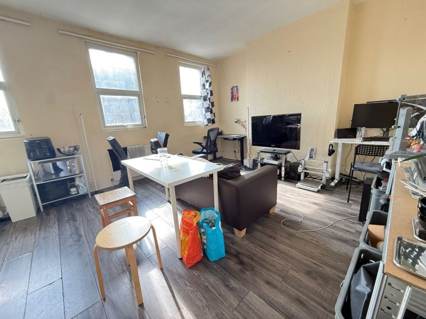 Images for 752 Holloway Road, London EAID:1234 BID:1234